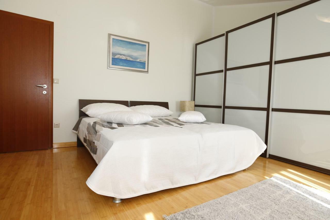Apartment Bojan With Terrace And Sea View Baška Zewnętrze zdjęcie